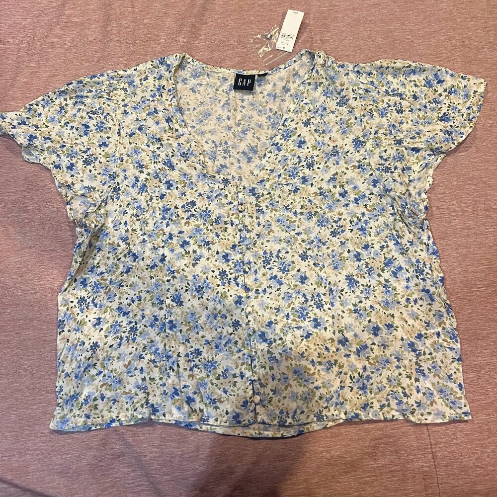 Gap Blue and White Floral Crepe Flutter-Sleeve Top Size L NWT